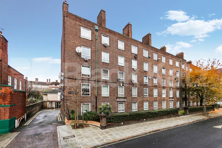 Recently redecorated throughout, wooden floors & neutral decor. Law Street, Borough/London Bridge